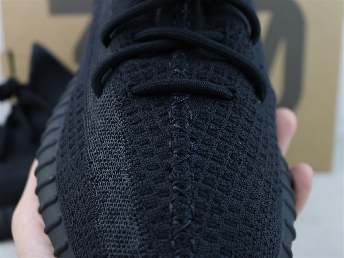 Yeezy Boost 350 V2 Onyx HQ4540